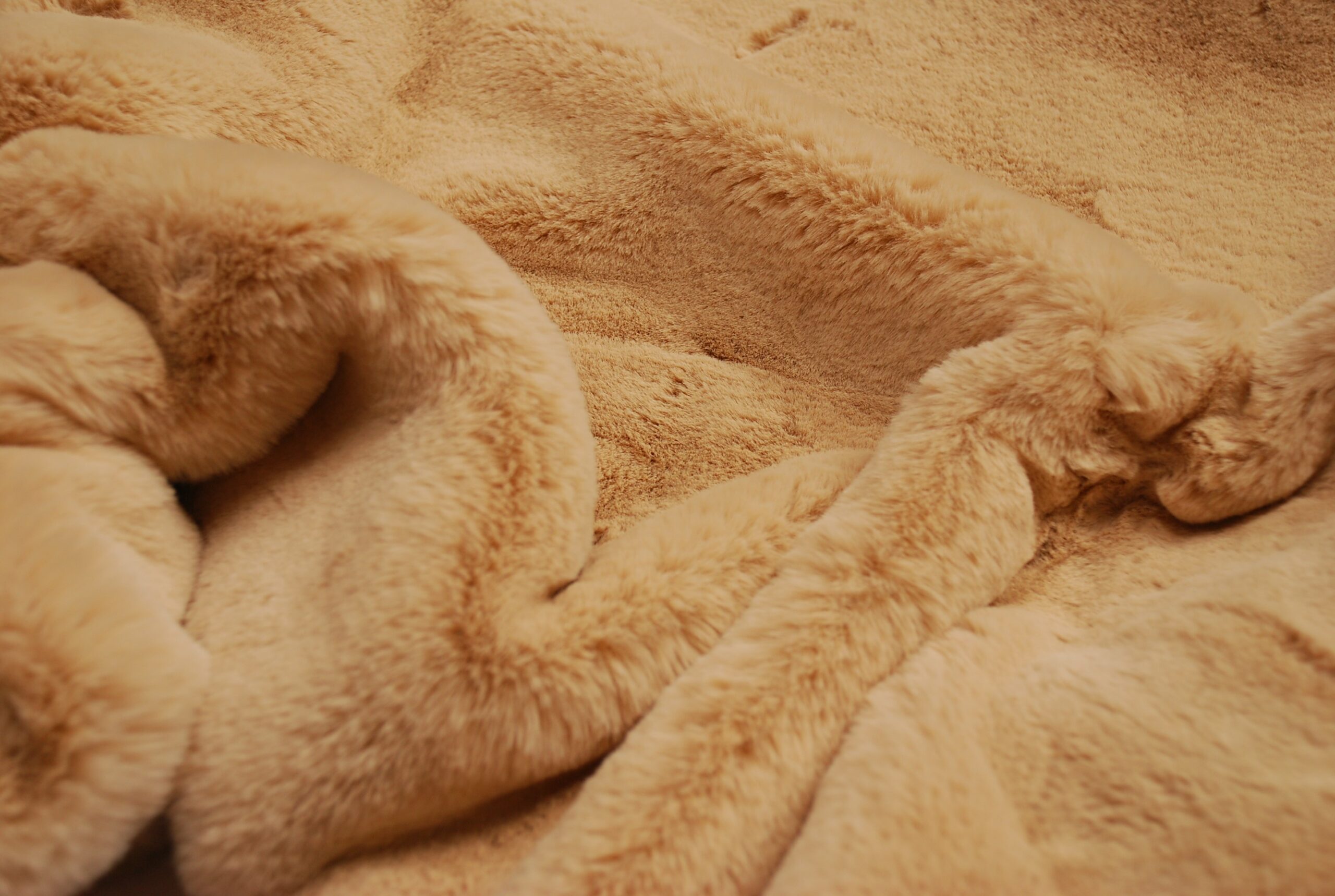 Super Luxury Faux Fur Fabric Material PLUSH SUPER SOFT BEIGE CRS