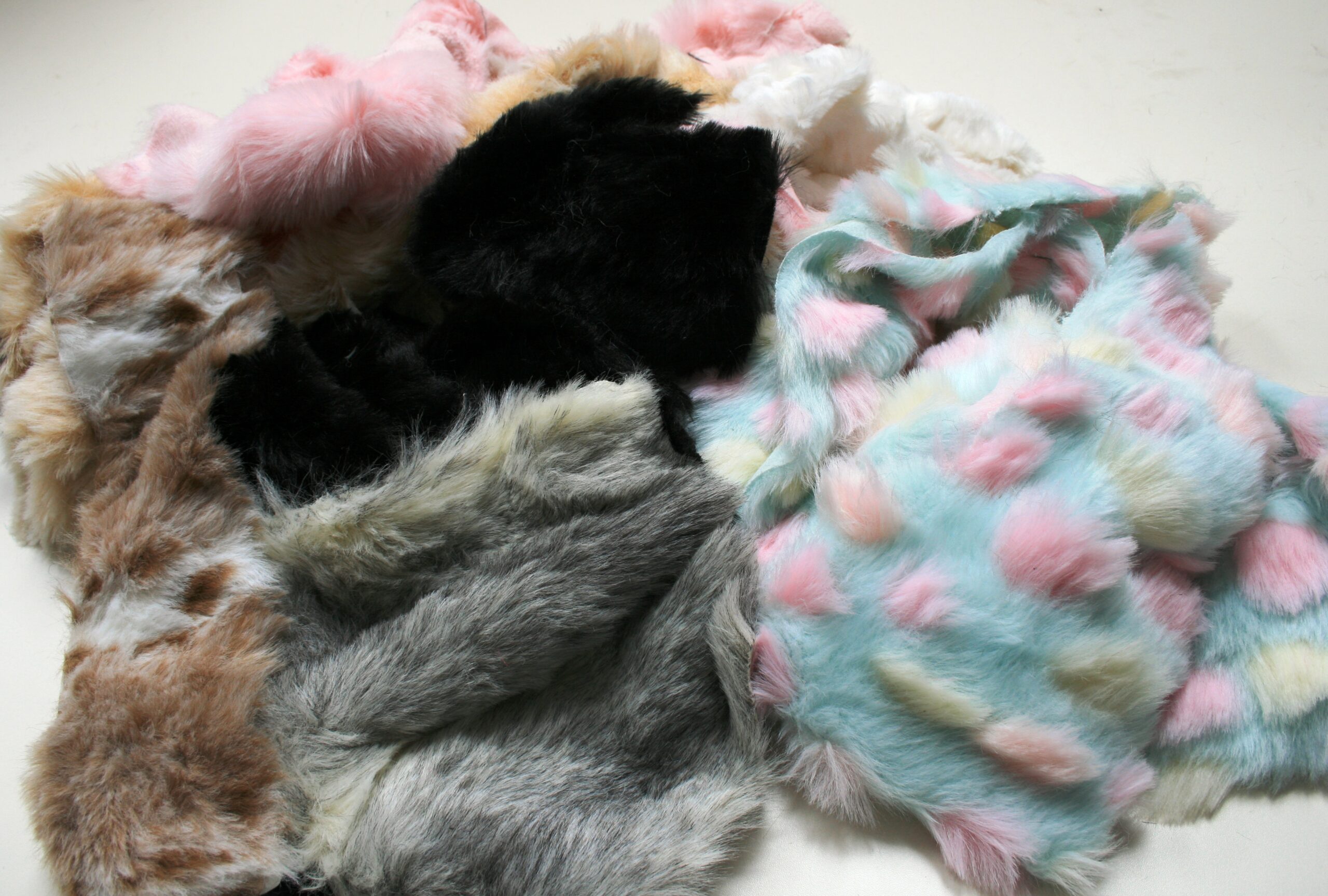 Assorted Luxury Faux Fur Fabric Waste Offcuts Kg Crs Fur Fabrics